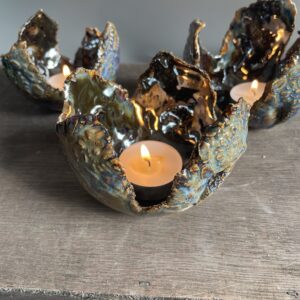 Luxus Deko Wohnzimmer Luxus Wohnaccessoires und Luxus Deko Exklusive Wohn-Deko aus Keramik exklusive wohnzimmer deko Keramikhochzeit Geschenk und Bedeutung Keramik Teelichthalter getöpfert handgemacht gold Deko