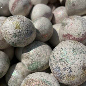 Was kommt in selbstgemachten Adventskalender rein ? 10 Wunderfunkel Ostern, Ostergeschenk, magisches Osterei, Überraschungsei, Schatzsuche Ostern, funkelndes Osterei, Edelstein Ei, nachhaltiges Ostergeschenk, Geschenk für Kinder, Osternest Füllung, Osterei mit Überraschung, Naturspielzeug, Ostergeschenk für Erwachsene, besondere Ostereier, Osterüberraschung, handgemachtes Ostergeschenk, kreative Ostergeschenke, Ostereier Suche, magische Ostereier, funkelndes Geschenk