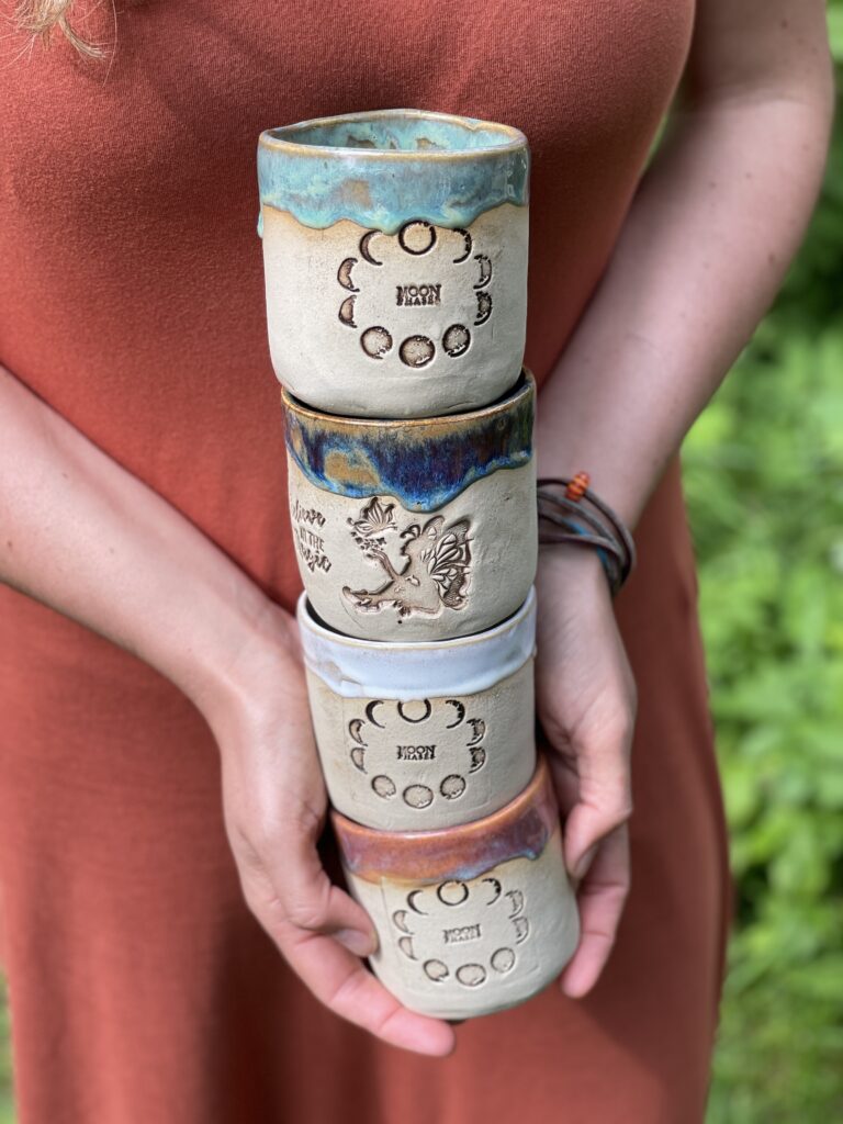 Magische Verbundenheit Becher getöpfert handgemacht Lotus Mondphasen Elfe
