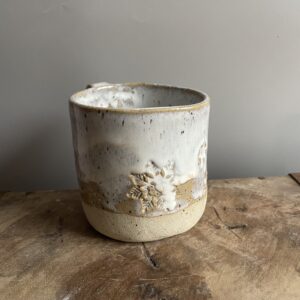 Handgemachte Wintertasse mit Schneeflocken-Motiv