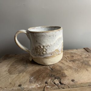 Handgemachte Wintertasse mit Schneeflocken-Motiv