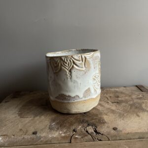 Becher Keramik beige Lotus Becher weiß getöpfert handgemacht becher kakaozeremonie Lotus yoga