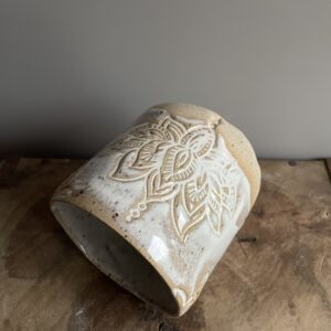 Becher Keramik beige Lotus Becher weiß getöpfert handgemacht becher kakaozeremonie Lotus yoga