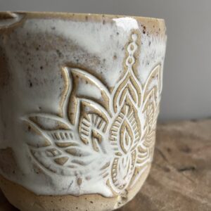 Becher Keramik beige Lotus Becher weiß getöpfert handgemacht becher kakaozeremonie Lotus yoga