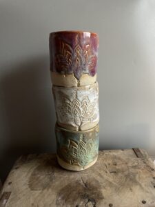 Kakaozeremonie Becher handgemacht Lotus Becher grün handgemacht getöpfert yoga meditation achtsamkeit pink weiß