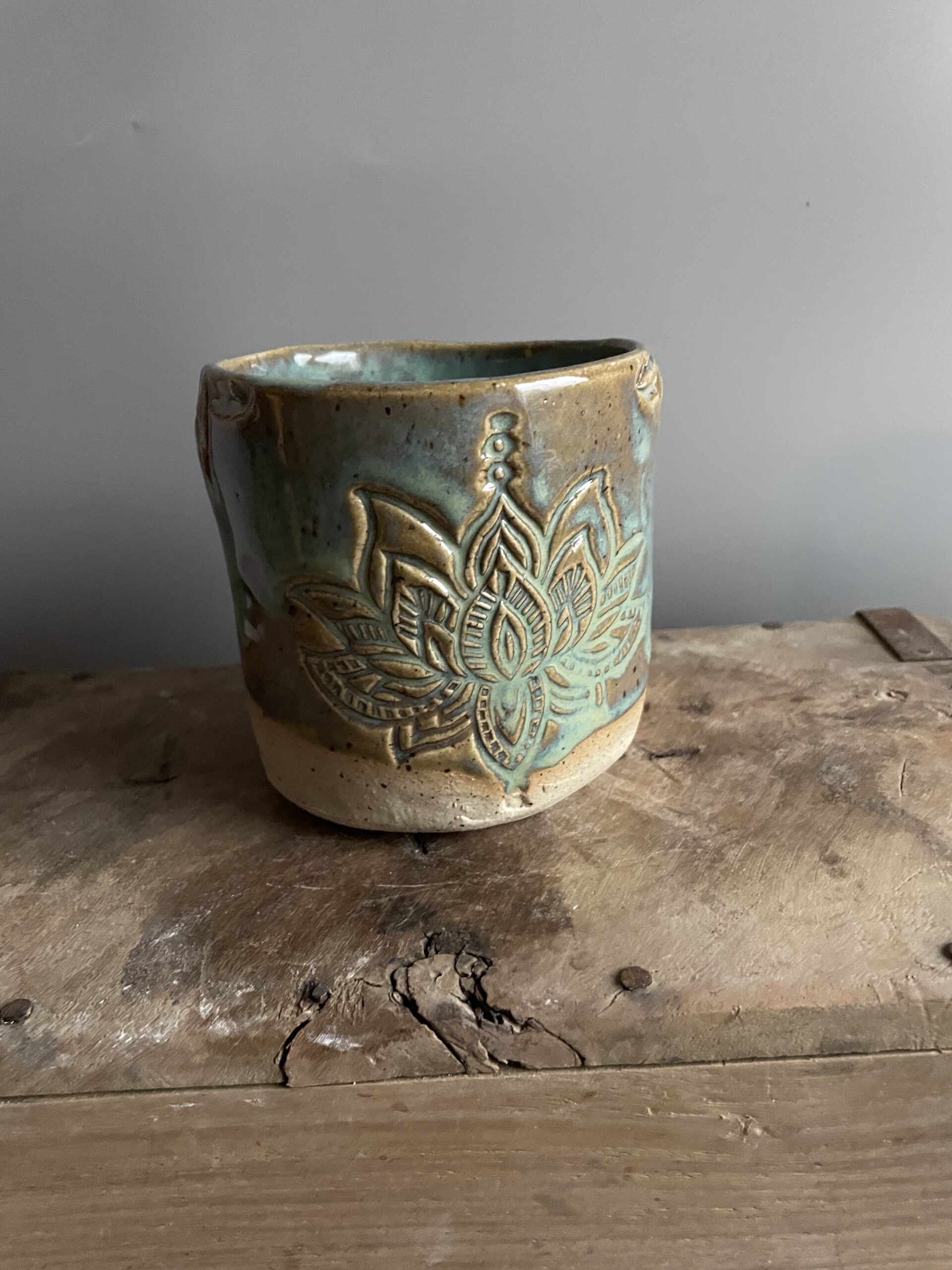 Ritualbecher für Kakaozeremonien Lotus Becher grün handgemacht getöpfert yoga meditation achtsamkeit Ritualbecher für Kakaozeremonien Lotus Becher grün handgemacht getöpfert yoga meditation achtsamkeit