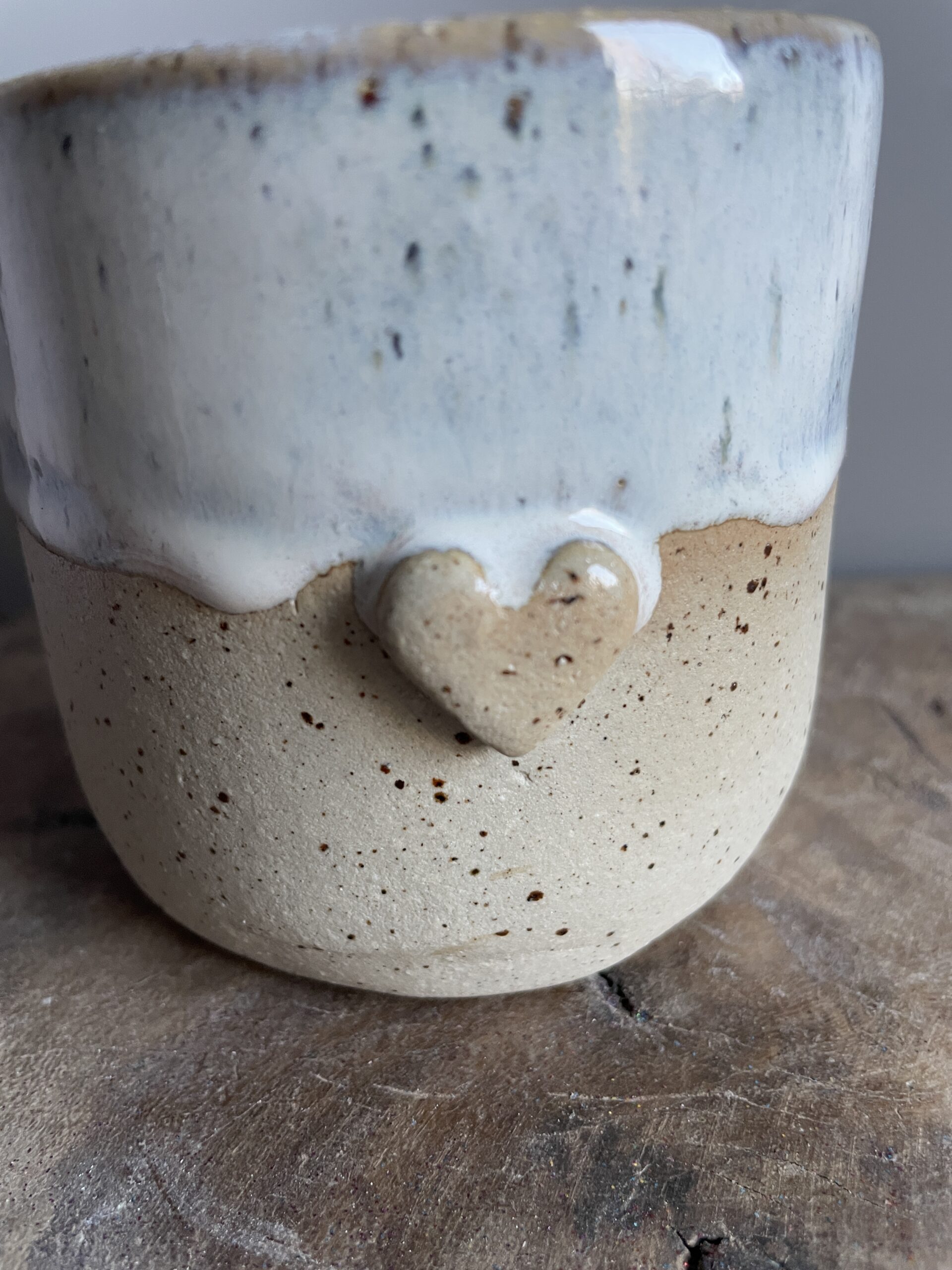 Becher Herz getöpfert handgemacht Keramik weiß landhaus boho Geschenk Frau Becher Herz getöpfert handgemacht Keramik weiß landhaus boho Geschenk Frau