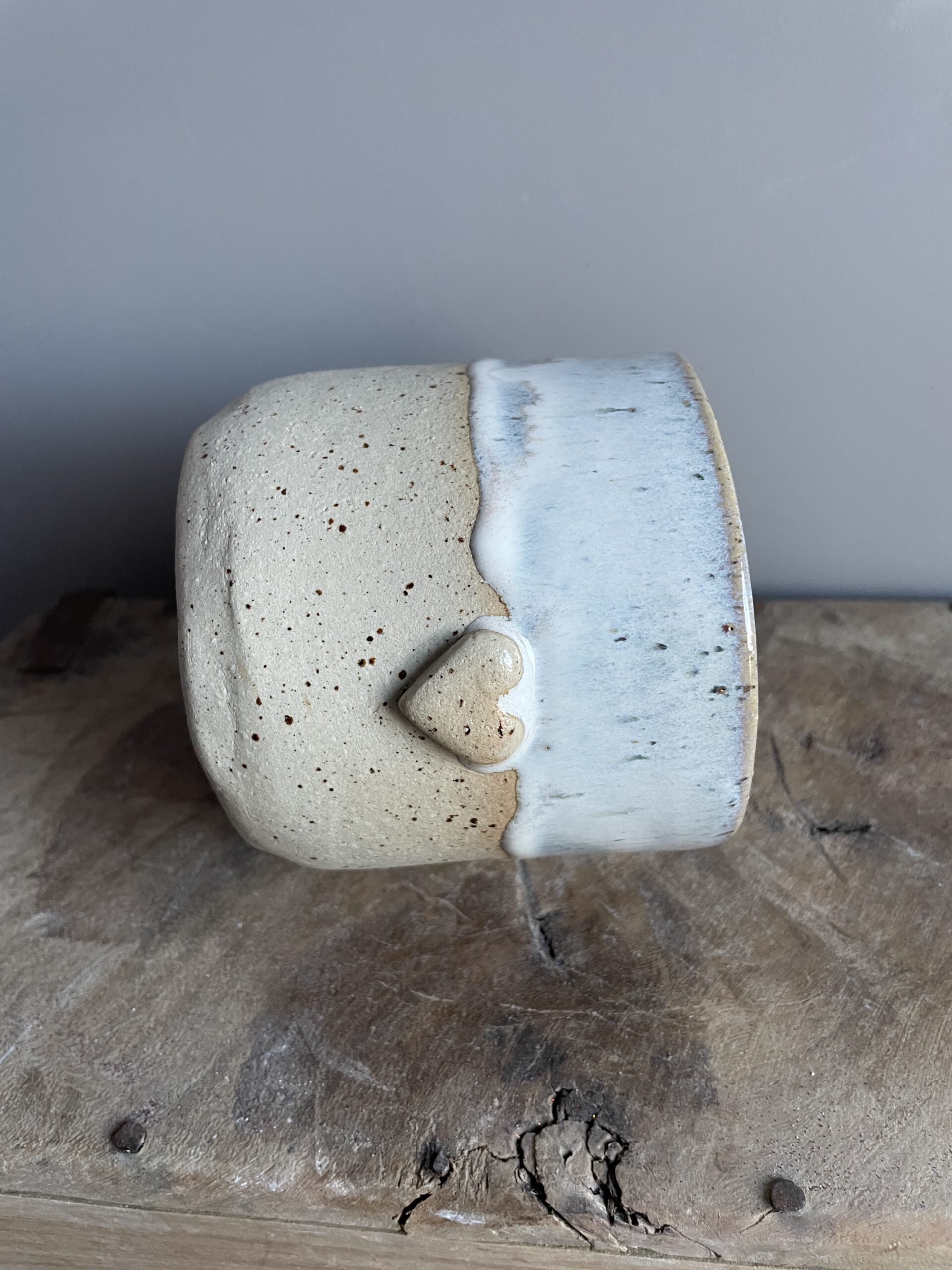 Becher Herz getöpfert handgemacht Keramik weiß landhaus boho Geschenk Frau Becher Herz getöpfert handgemacht Keramik weiß landhaus boho Geschenk Frau