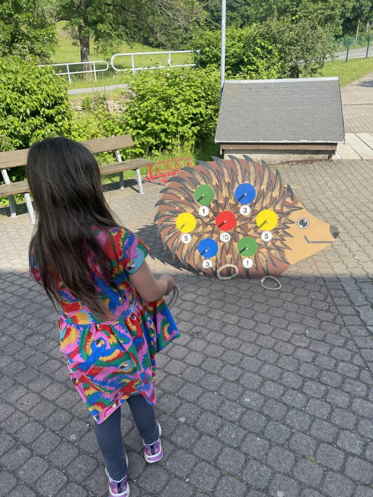 Ausflug mit Kindern Erzgebirge Ein unvergesslicher Familienausflug ins Erzgebirge: Sommerrodelbahn, außergewöhnliche Spielplätze mit Schattenplätzen und bald auch Wunderfunkel in der Erlebniswelt Seiffen entdecken!
