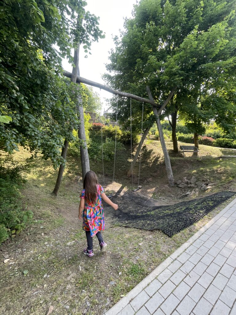 Ausflug mit Kindern Erzgebirge Ein unvergesslicher Familienausflug ins Erzgebirge: Sommerrodelbahn, außergewöhnliche Spielplätze mit Schattenplätzen und bald auch Wunderfunkel in der Erlebniswelt Seiffen entdecken!