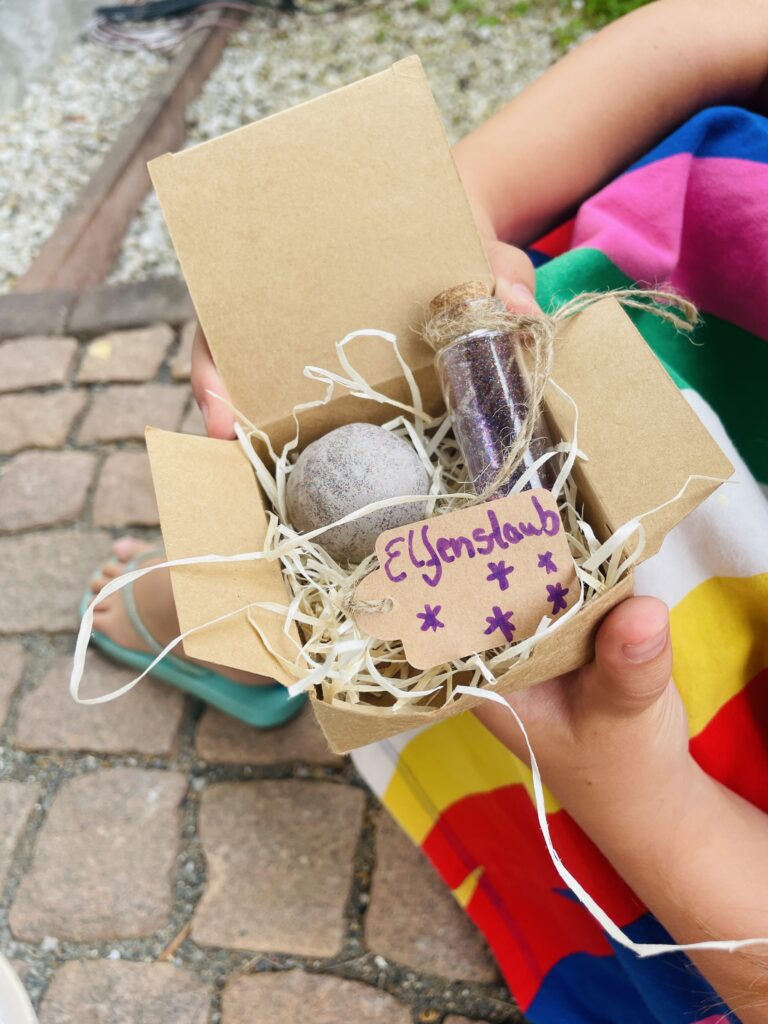 was kommt in die zuckertüte Geschenk Schulanfang Einschulung Was kommt in eine Schultüte für Erstklässler? Entdecke magische Geschenkideen mit Wunderfunkel – perfekt für Erstklässler: nachhaltig, kreativ & voller Überraschung. Geschenk zur Einschulung für Mädchen Glitzer Fee Schule 1. Schultag Zuckertüte Schulanfang Mädchen