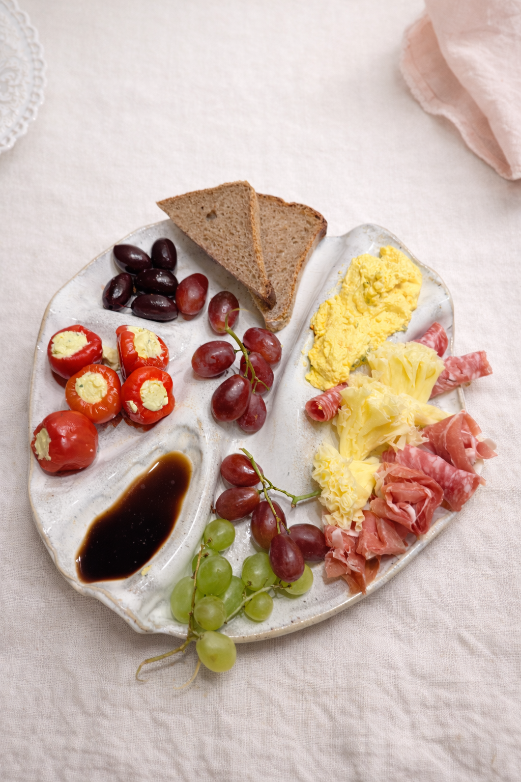 Charcuterie Teller Keramik Neunerlei Teller Design handgemachte Keramik Teller getöpfert Geschenk Geburtstag Hochzeit Hobby Koch Charcuterie Teller Keramik Neunerlei Teller Design handgemachte Keramik Teller getöpfert Geschenk Geburtstag Hochzeit Hobby Koch