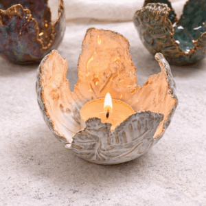 keramik windlicht weiss handgemacht in lotusform als teelichthalter für garten und wohnzimmer