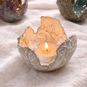 keramik windlicht weiss handgemacht in lotusform als teelichthalter für garten und wohnzimmer