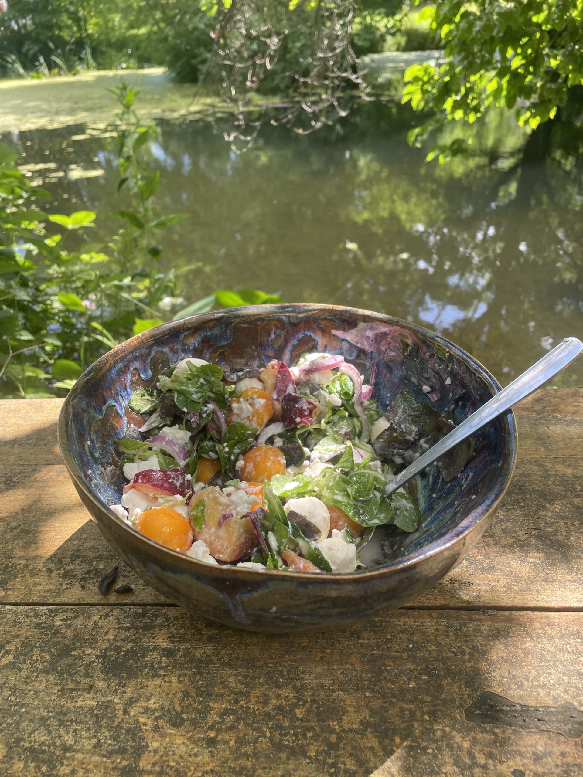 große Keramik Schale handgemacht als Salatschüssel und Obstschale große Keramik Schale handgemacht als Salatschüssel und Obstschale